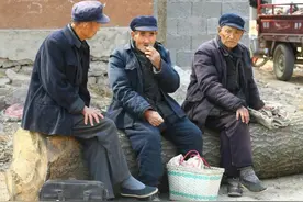 “一人不登山，二人不观景，三人不喝酒，四人不赶集”，请谨记图片
