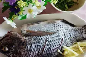 怎么煎鱼不会粘锅图片