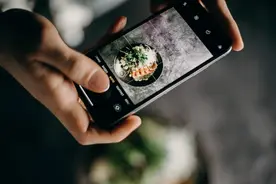 用华为手机拍照，如何添加时间和地点？10秒教你轻松搞定图片