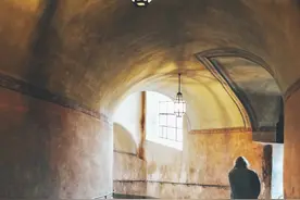 《民法典》重新定义肖像权：照片里拍到陌生人，会不会算侵权？图片