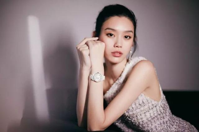 玛莎拉蒂送爱人，再装小白兔换真心！奚梦瑶有财有貌怎么还输爱情