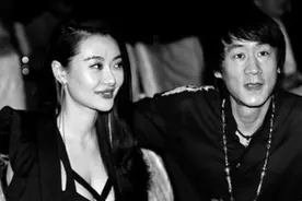 53岁常宽近况苍老难认，家具破旧显寒酸，昔日摇滚才子风采不在图片