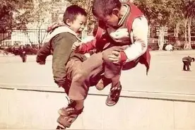 《机器灵砍菜刀》因为真诚唱哭了无数网友，纪念逝去的青春。图片