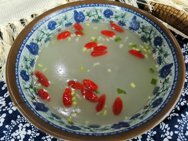 炖大骨头汤第一步直接炖就错了，大厨教你一招，汤浓白又营养