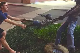 28幅经典的恶搞图片，雕塑都被人们玩“坏”了，让人笑出腹肌图片