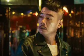 54岁陈小春新片又扑了，豆瓣掉到3.9分，卧底竟跑进试衣间对接？图片