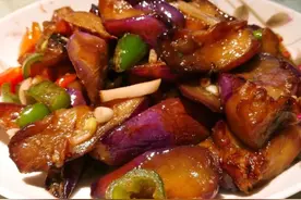 炒茄子，不要过油炸，巧用这方法，鲜辣滑嫩下酒又下饭图片