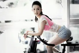 李沁爱健身，超好身材惹得多少女生艳羡，她是怎么锻炼的？图片