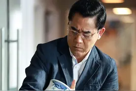 新剧《典当行》要火，陈宝国王刚演当铺老板，演绎凶险的同行斗争图片