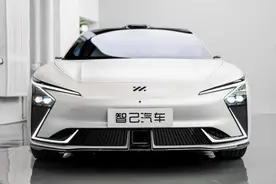 游戏达人专属座驾，开着智己做“任务”，收集“原石”换收益图片