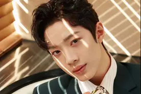 赖冠霖被扒和女星恋爱，粉丝回踩曝秀恩爱小号，穿情侣装还疑同游图片