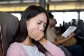 为什么有人一坐车就会晕车，有的人不晕车，原因很简单图片