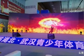 侯芳体验vlog：环绕拍摄营造“时间静止”首届“青博会”体育体验感十足图片