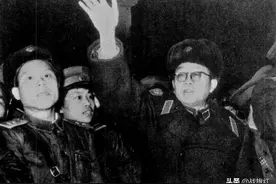 黄克诚不忍部队伤亡，建议撤出四平，四野一号首长却置之不理图片
