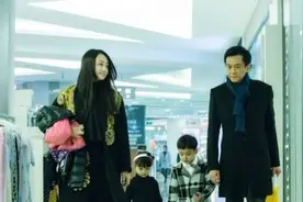 曹颖真是太会打扮了，43岁穿的像个少女，脚上的靴子确实好看！图片