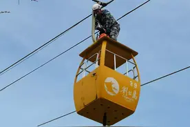 景区高空索道关乎游客生命安全 索道机修作业人员如何确保万无一失图片