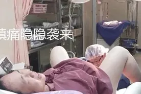 妻子生娃痛到面部狰狞，陪产丈夫还在拍照留念，宝妈：生完收拾你图片