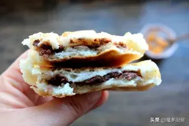 早起半小时，一碗面粉半碗水，烙一锅美味豆沙饼，营养早餐轻松做图片