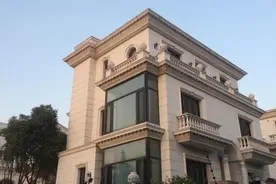 李连杰2亿豪宅随意闲置！女儿嫁妆现变保安宿舍，院内花园变菜棚图片