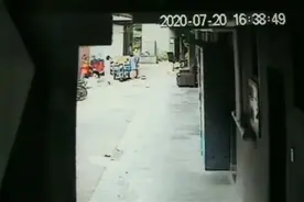 女子退货被中通快递员扇耳光！网点负责人：一个巴掌拍不响！警方已进入图片