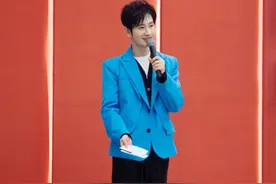 黄晓明baby同时发文宣传陈伟霆新电影，配文一致有默契图片