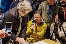 老外专画“不正经”国画，被100万人追捧，中国网友都忍不住点赞图片