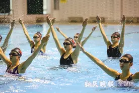 夜上海·悦动｜花样游泳，让女孩们蜕变成美丽白天鹅图片