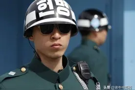 韩国男兵胆大包天，公然违背军队规定，对女上司大打出手图片