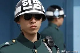 韩国男兵胆大包天，公然违背军队规定，对女上司大打出手图片