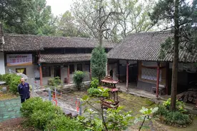 一位老道讲述深山古庙里发生的故事，情节感人催人泪下，想听听吗图片