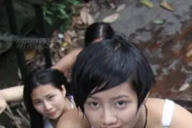 直击广东景区女子护漂队：月薪两万，可对游客做人工呼吸图片