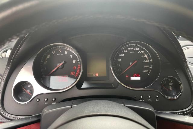 报价100W的兰博基尼盖拉多俩人排队购买？客户：先来后到