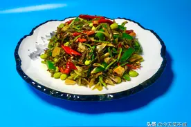 苏北第一美食尖椒炒锅㸆小鱼，邳州大厨教你地道的炒法，香辣可口图片