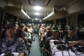 奔赴高原战位！2021年度春季新兵乘飞机抵达西藏图片