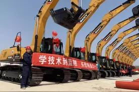 蓝翔技校开了一场直播，网友惊呼：这跟清华北大有什么区别？图片