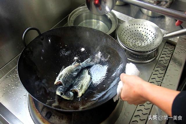 花胶鲫鱼汤 2025年花胶鲫鱼汤的做法