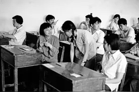 高考从光宗耀祖与独木桥，再到多元化，看看不同时代人对高考记忆图片