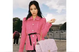 Jenny不愧是人间香奈儿，小香风服饰也就她能驾驭，代言人找对了图片