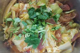 猪肉炖粉条的做法，好吃的经典家常菜方法很简单，只要做好这一步图片