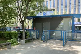 建成至今闲置6年，快速公交1线天桥站何时“归队”？图片