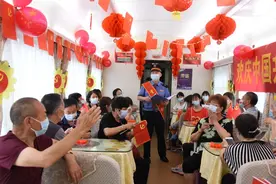 红旗列车传唱红歌，这趟开往上海的列车太热闹图片