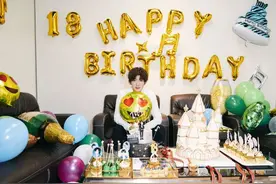 与偶像同台献唱，受任联合国儿童基金会大使，完美小孩王源刚18岁图片