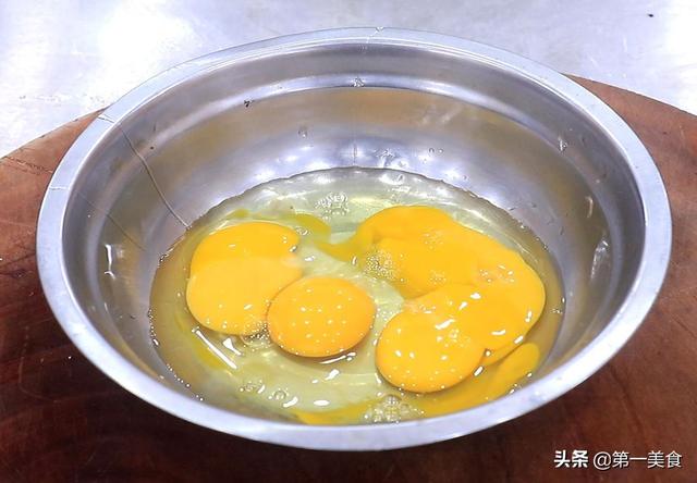 “蛋炒饭”家常做法，这几个技巧很关键，米饭金黄松散，粒粒分明