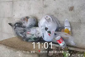 恶心！女网红家门口垃圾堆满还有蛆在爬！被举报后称：我不会倒垃圾图片