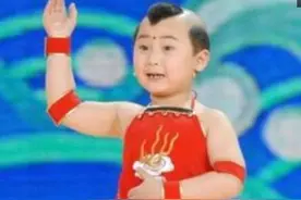 春晚福娃邓鸣贺墓地现状，墓前摆满零食令人痛心，有人说是童子命图片