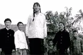 中国第一女巨人，14岁身高超姚明，意外猝死后遗体至今没有下葬图片