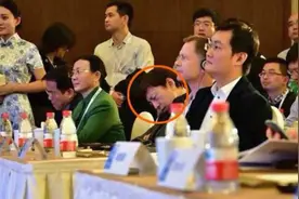 打瞌睡的教父张朝阳和睡不着的“信徒”马化腾图片