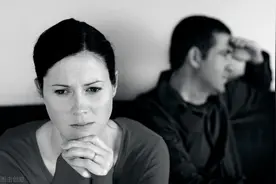 女人在变心后，容易被忽略的3种表现，男人要注意图片