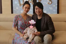 郎朗夫妻为儿子庆祝百天，晒一大家子幸福合影，吉娜父母首次出镜图片