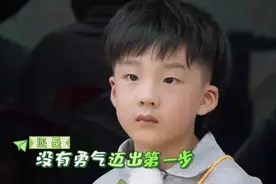 强势的妈妈养大的孩子会怎样？7岁孩子的表现让人心疼想掉泪图片